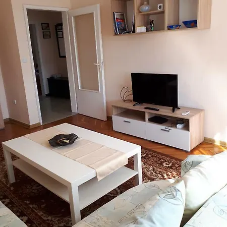 Elmina Apartment Warna